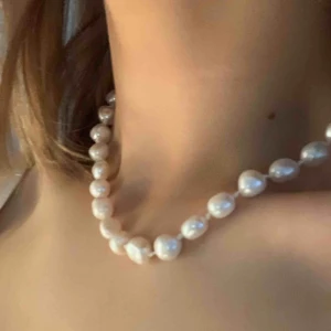  - Pärlhalsband i toppen kvalitet! Har ej kommit så mycket till användning tyvärr:/💓