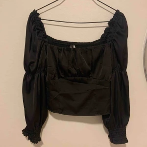  - Aldrig använd, storlek 40 men skulle säga att den passar dig som har storlek 36/38, möts upp i Västerås eller sthlm 