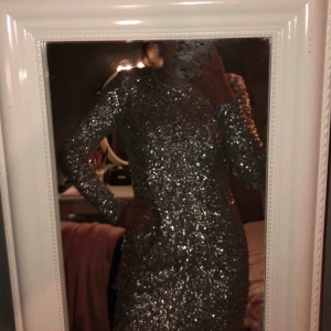  - Fest klänning🥂💄 från Nelly.com  Frakt ingår i priset!!