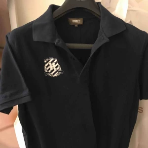  - Två (2) pike handelshögskolan oanvända men lite tilltuffsade från förrådet