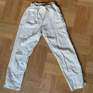  - Linnebyxor från pretty little thing. Frakt tillkommer ✨