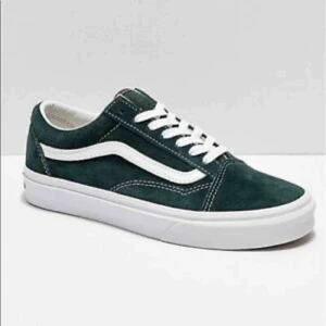  - Köpte dem i Stockholm, kommer dock inte ihåg vart. Dem är enbart använda på sommaren, ett fåtal gånger så väldigt bra skick. Skulle säga 9/10. Köpte dem för 899:- Kvitto finns ej, men originalkartong finns! Kan skickas:) Bilder kan skickas:)  