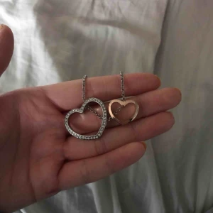  - Halsband med hjärtan😊✌🏼