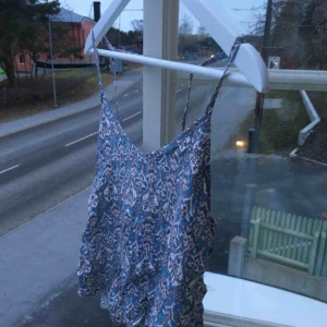 Bohemisk topp - Så snygg topp! I perfekt skick.  Skriv för bättre bilder :)
