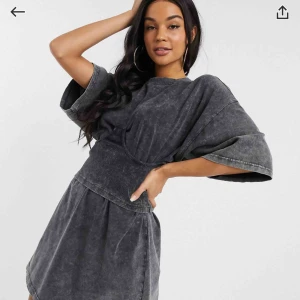  - Helt ny och oanvänd klänning ifrån Missguided köpt via asos. Prislappen är kvar. Nypris var ca 350kr