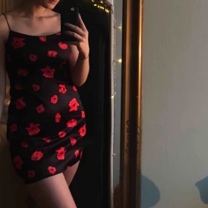  - Världens finaste (och skönaste??) klänning från prettylittlething som tyvärr var för liten för mig😢😢😢 helt ny, endast testad Köpare står för frakt💘