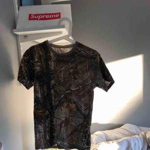 Supreme x hanes x realtree t shirt Skick 7/10   