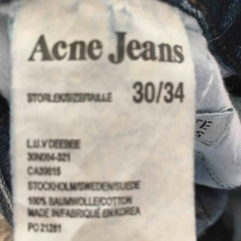 Acne jeans strl 30 är uppsydd för att passa en som är   165cm lång.. Jeans & Byxor.