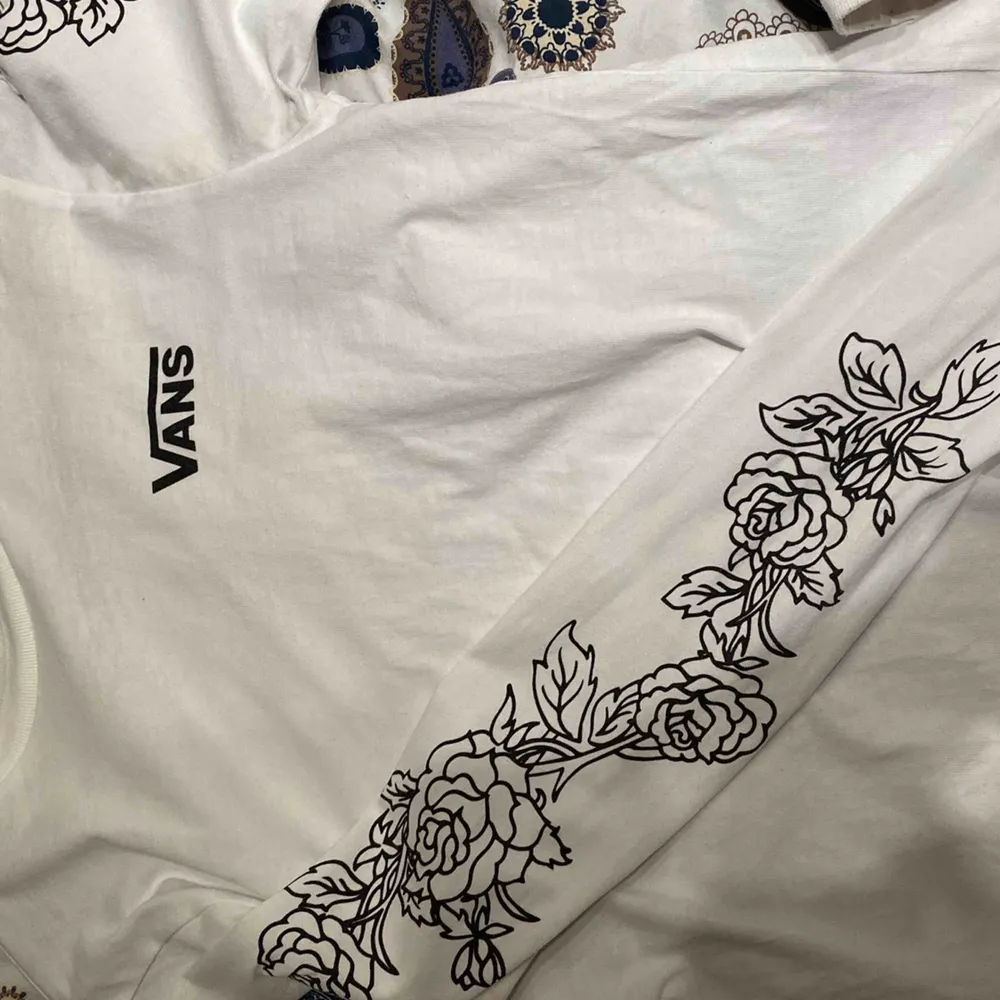 Longsleeve från Vans. Frakten ingår i priset! . Toppar.