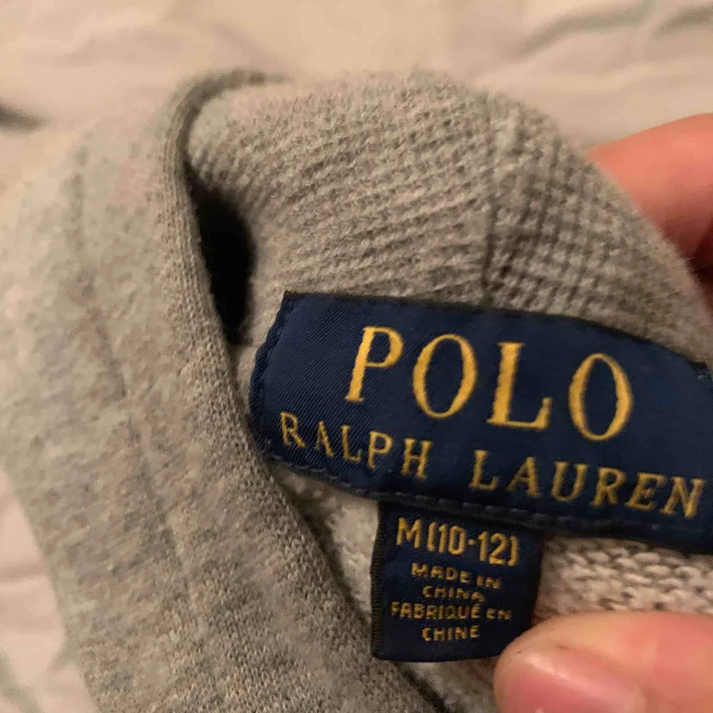Polo hoodie storlek 10-12 år knappt använd. Hoodies.