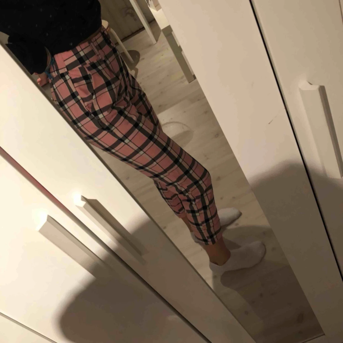 Sköna rosa byxor med coolt mönster  - 90