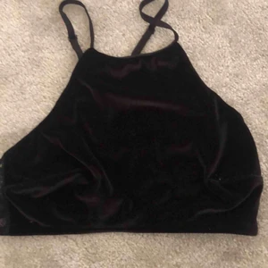  - Sammets Bh/ topp med spetsrygg, använd ett fåtal gånger 