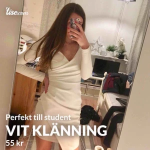  - Storlek XS från Nelly. Perfekt till studenten🎉 115kr med frakt🌸