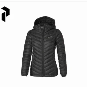  - Säljer min peakpreformance jacka, väldigt fint skick. Nypris 2500. Skickar fler bilder vid förfrågan. Pris kan diskuteras !!