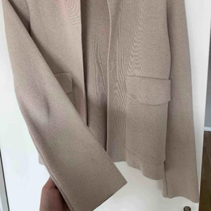  - Finaste jackan, använd vid ett tillfälle! Perfekt till sommaren men även vår/höst 🤩 