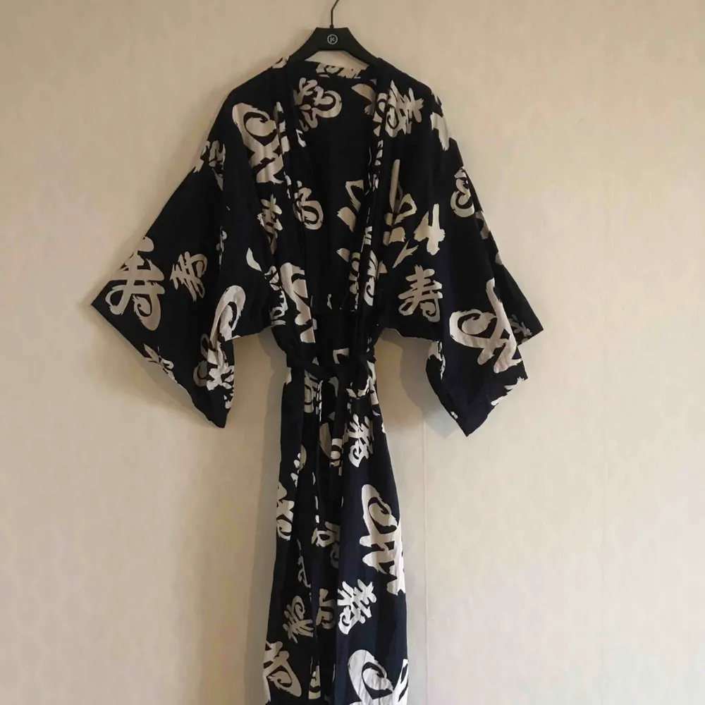 Japansk morgonrock/kimono/klänning/kaftan. Vintage! Frakt 39:- . Klänningar.