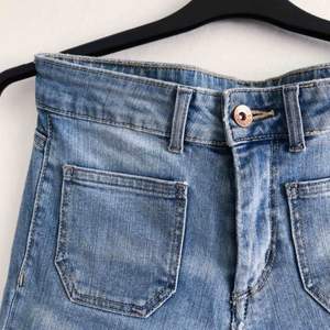  Bootcut jeans från H&M. Avklippta för att passa någon som är ~160cm. 