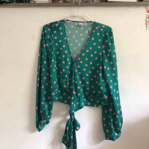 - Omlott blus i silkes material