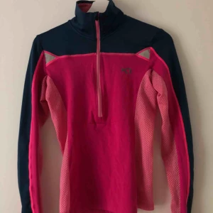  - träningströja från Kari traa storlek s.