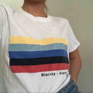  - T-shirt från Brandy Melville, ingen storlek angiven men ungefär XS/S 