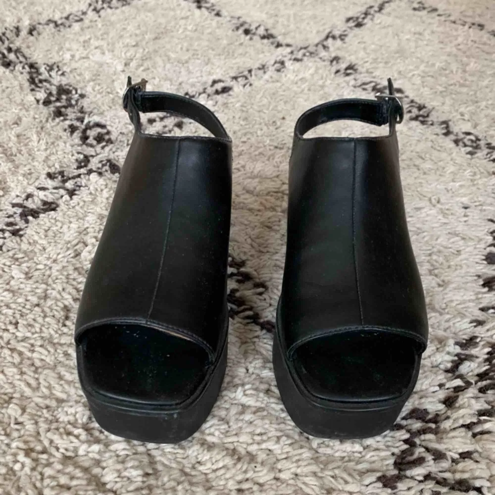 Vagabond sandaler, storlek 36, använda en gång förra sommaren. Säljer pga används för lite. Kan mötas upp i Göteborg annars står köparen för frakt 🥰. Skor.