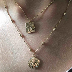  - Halsband från hm. Köparen står för frakten