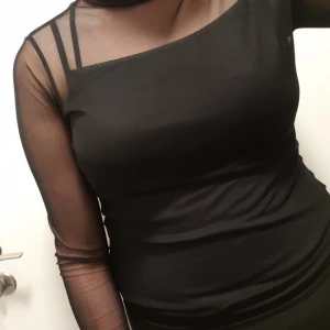  - Råkade beställa två mesh toppar från nelly, denna är min  men toppen som är extra är helt oanvänd och fortfarande inplastad. Jag är 165 cm och den har lite för långa ärmar för mig.