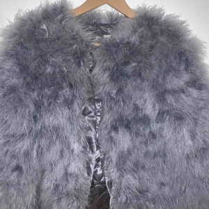  - Ljusgrå pälsjacka från Dennismaglic.se Använd ett fåtal gånger  Ordinarie pris 1399  Hämtas i Gävle eller fraktas, frakt tillkommer