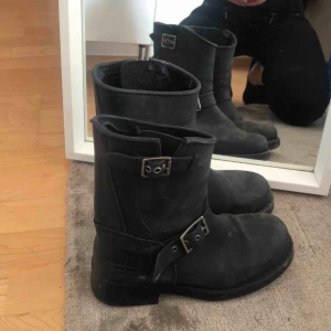  - **Frakt ingår ej i priset** Märke: Johnny Bulls Kategori: Skor  Storlek: 36 Färg: Svart