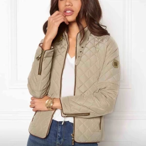  - Från Hollies, Använd 1-2ggr, hundar finns i hemmet. 500kr, 70kr för frakt. 