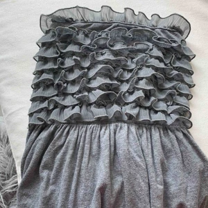  - Grå topp från Hollister i storlek XS. Möts upp i Stockholm eller fraktas!