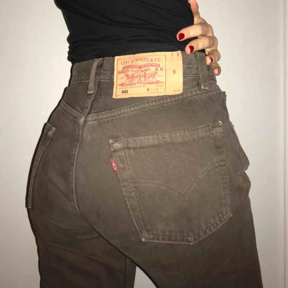 Bruna byxor/jeans från Levi’s, modell 501, storlek W29 L32  FRAKT: 90kr. Jeans & Byxor.