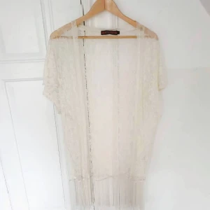  - Spets kimono köpt i Colombia 