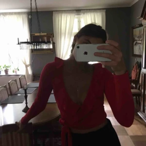  - Röd topp från Boohoo. Aldrig använd.