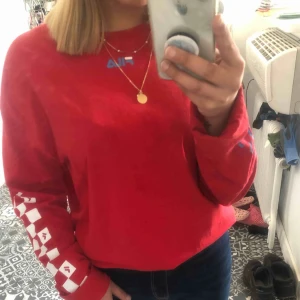  - Fila tröja i jättefint skick storlek S! 100kr och frakt ingår i priset🦋