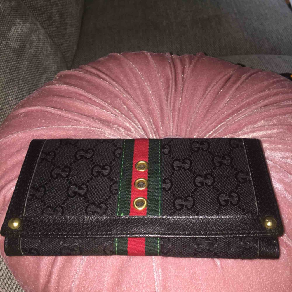Gucci plånbok a kopia äkta läder | Plick Second Hand