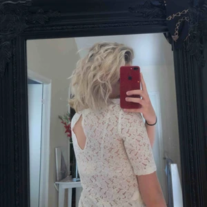  - Topp med spets! Transparent i ryggen. Frakt ingår ej