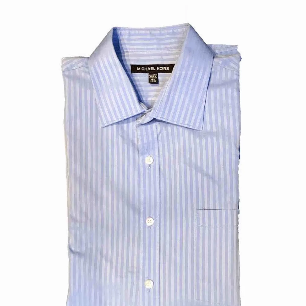 Säljer denna riktigt snygga skjorta från Michael Kors. Skjortan är endast använd cirka 3 gånger . Skjortor.