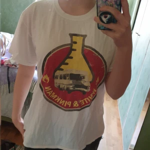  - Breaking Bad tröja från en Lootcrate. Kan vid förfrågan stryka tröjan heheh. Priset går att diskuteras, frakt inte inkluderad.