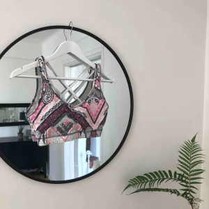  - Odd Molly sport-BH i vackert mönster. Aldrig använd 💜🌈