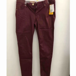  - Lack jeans, oanvända 