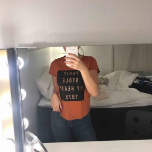  - T-shirt storlek S. Köparen står för frakt, 39kr.