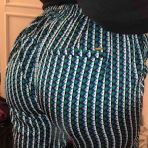  - Super sköna byxor nu till sommaren. Jätte lent material endast använda 1 gång eftersom dom är lite stora. Pris kan diskuteras❤️