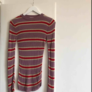  - Jättefin ribbat långärmad tröja från H&M trend. 
