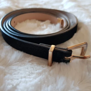  - Snyggt skärp från h&m, använt någon gång. Frakt ej inkluderat. 