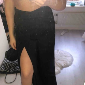  - Ett par fladdriga komstymbyxor med slits på båda benen + frakt