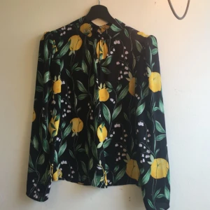  - Passar en S/M (står 36 i men den är stor i storlek) 