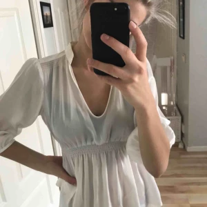  - Fin blus från Zara. I bra skick och köparen står för frakt!:)