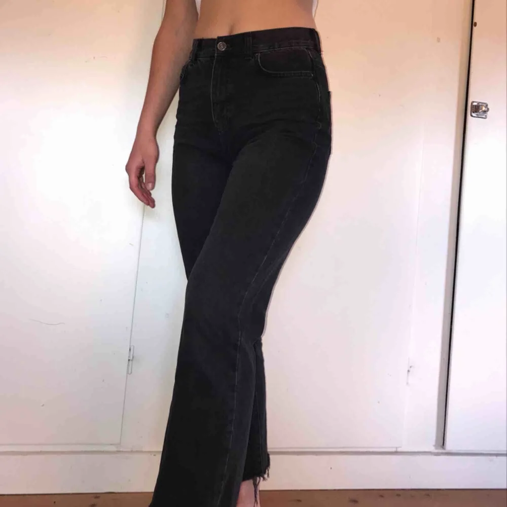 Svarta raka jeans från Gina Tricot. Köpare betalar frakt. Jeans & Byxor.