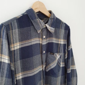  - Säljer min gamla favorit från Lee, fortfarande i bra skick! Köparen står för frakt 😊